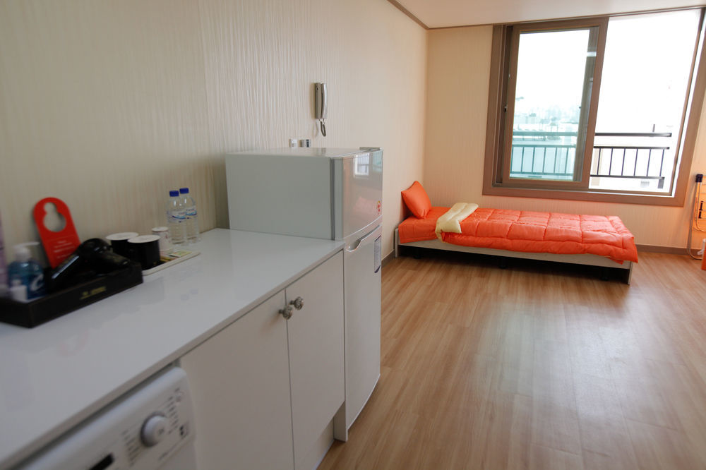 Sb House Hotel Suwon Bagian luar foto